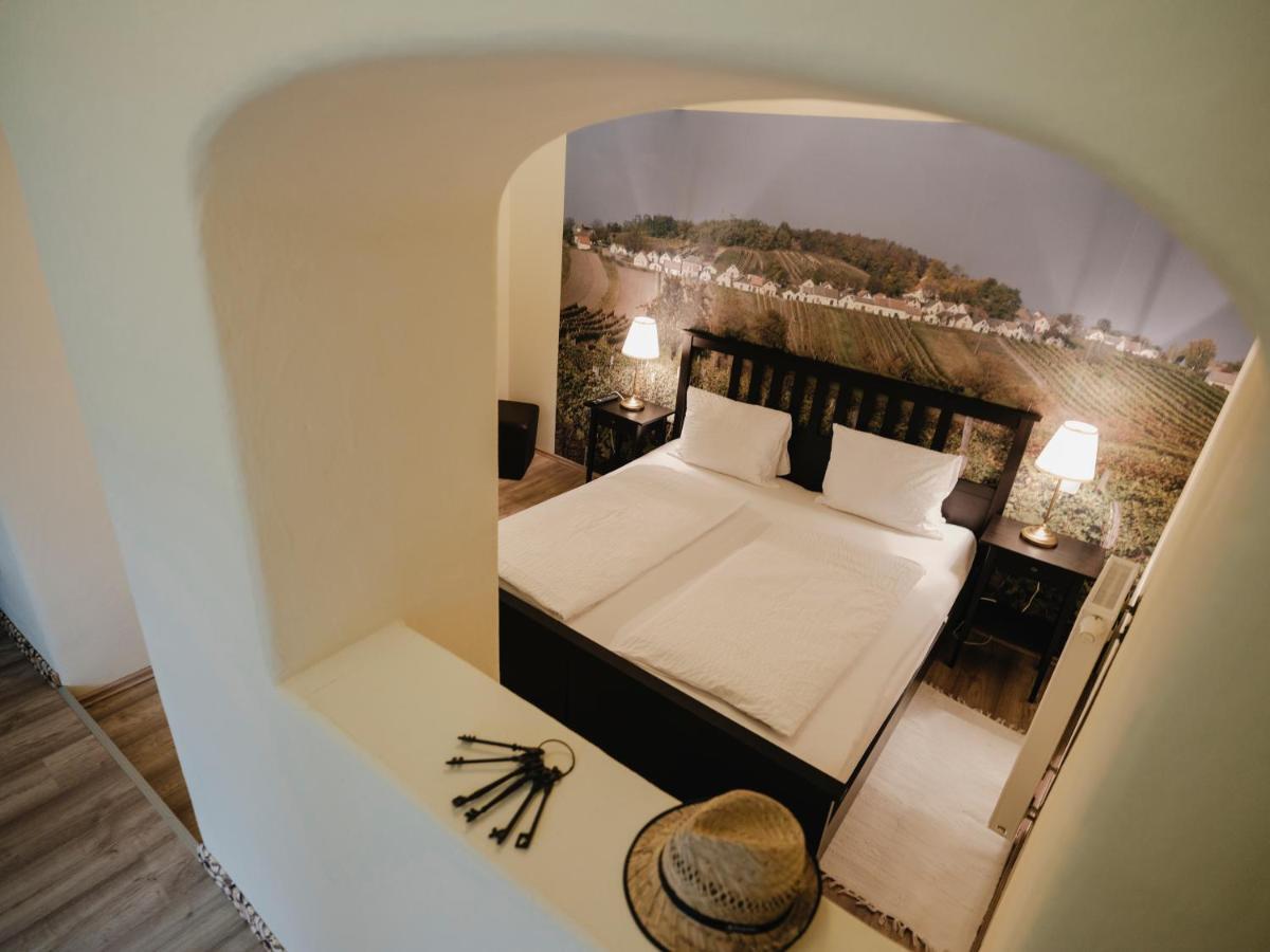 Bed and Breakfast Fruehstueckshaus Wunderland Лаа-ан-дер-Тайя Екстер'єр фото