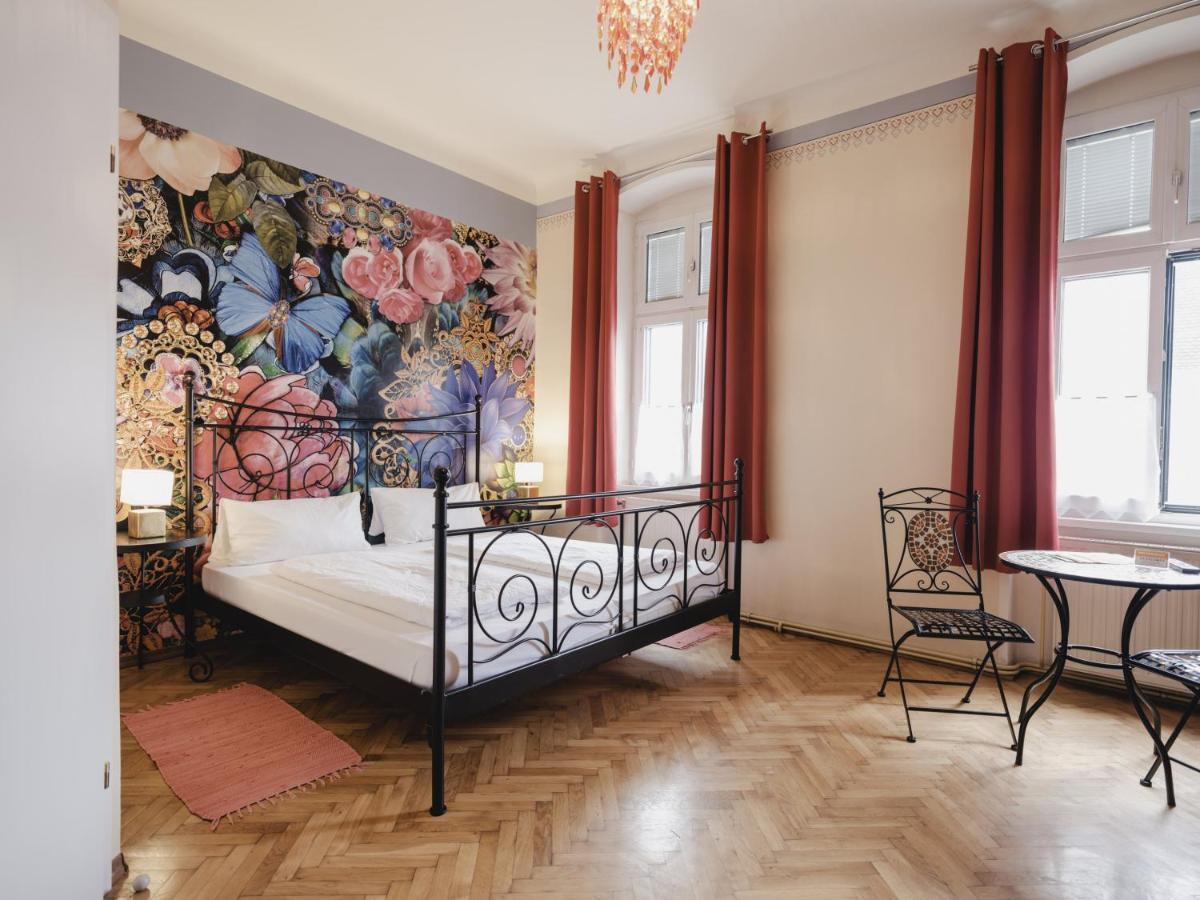 Bed and Breakfast Fruehstueckshaus Wunderland Лаа-ан-дер-Тайя Екстер'єр фото